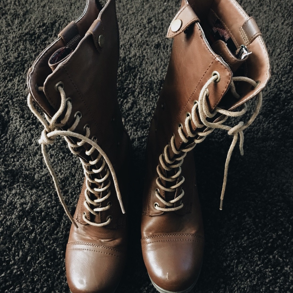 Forever 21 LaceUp Faux Leather Combats sz 6-6.5